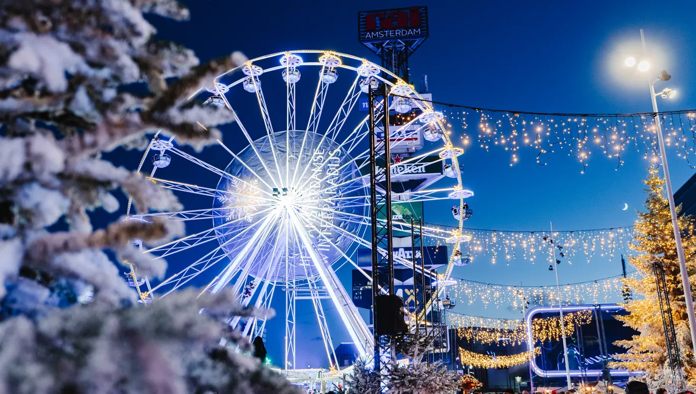 de Bijenkorf 'Festive Season' Christmas Window Displays - Best Window  Displays