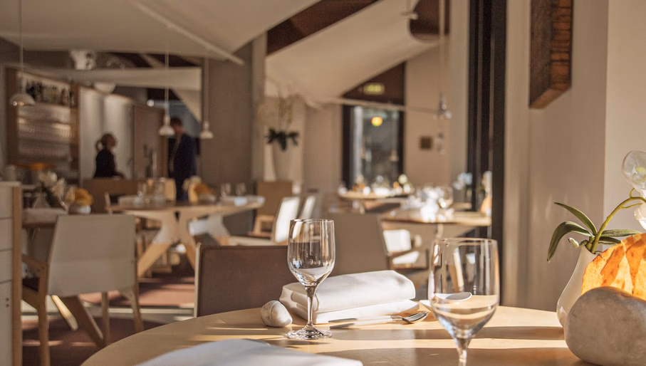 Michelin restaurants Amsterdam planning with a modern Amsterdam fine-dining setting